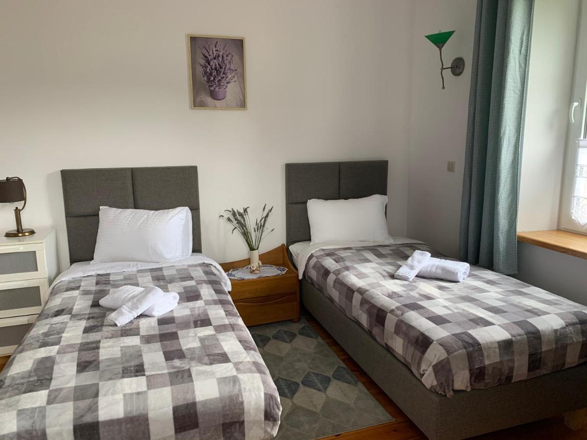 르보베크 슬라스키 Stara Szkola Debowy Gaj The Old School Debowy Gaj B&B 외부 사진